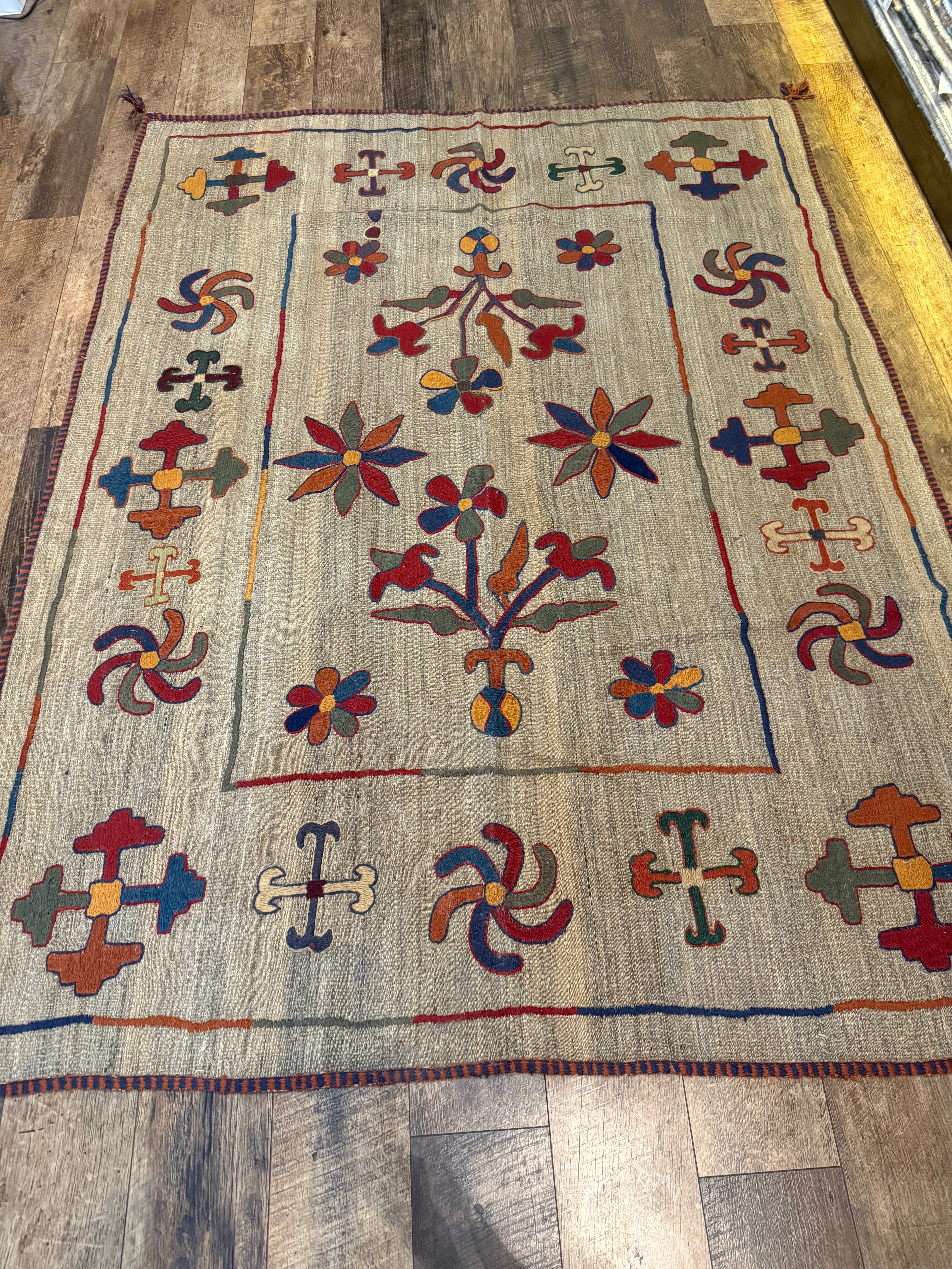 3'6" x 4'11" Turkish kilim- Suzani design