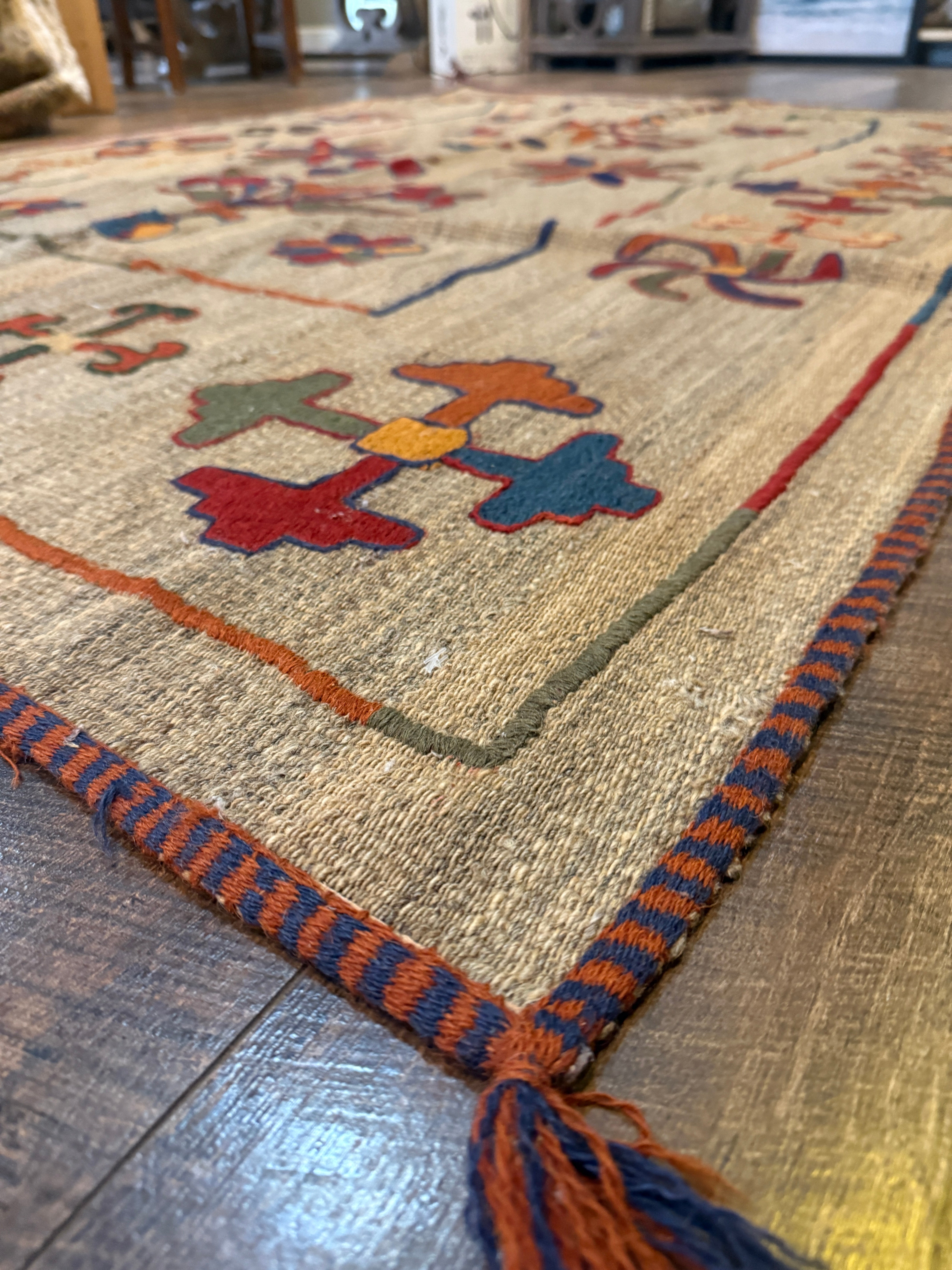 3'6" x 4'11" Turkish kilim- Suzani design